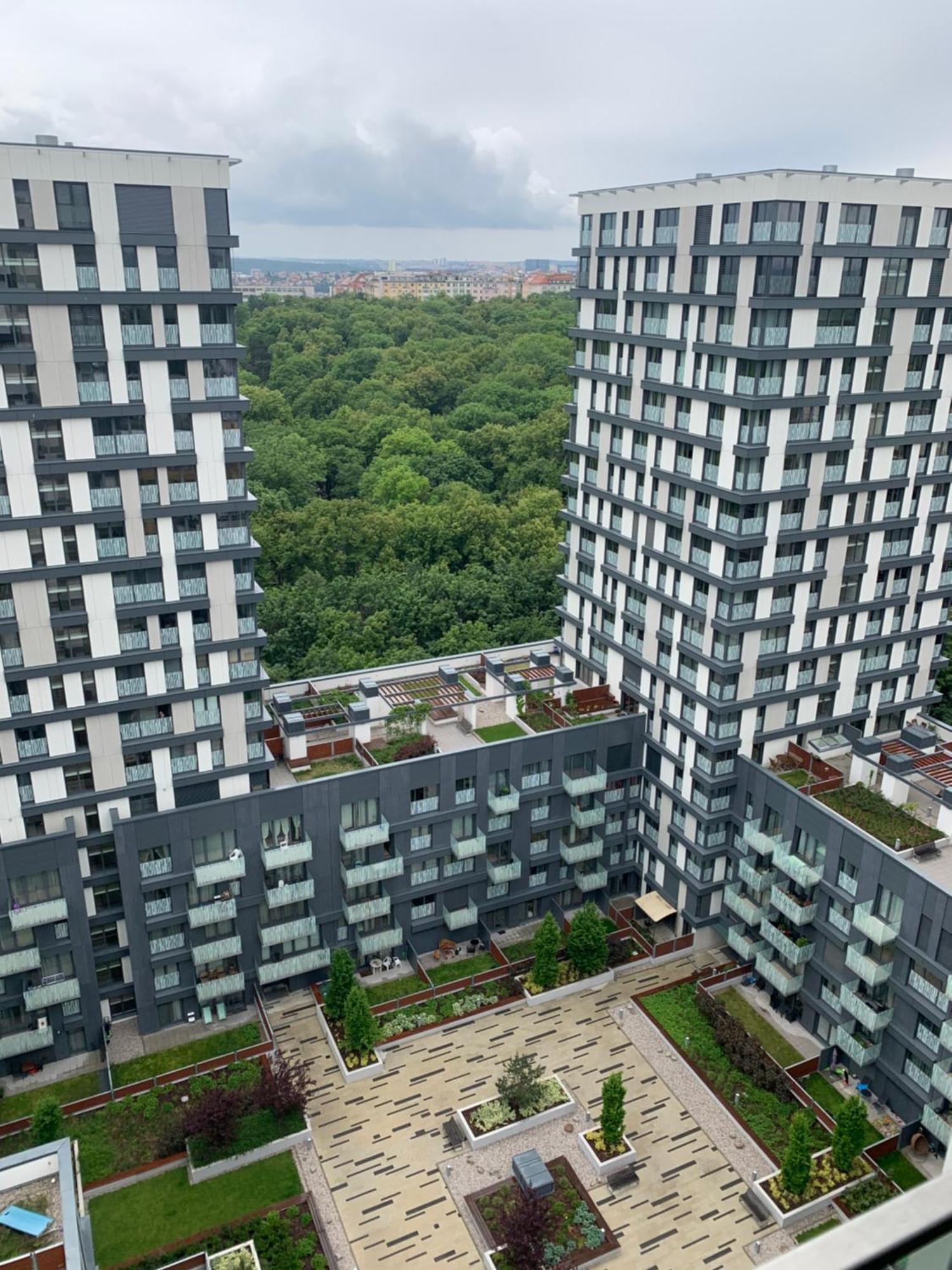 Apartments In Residence Garden Towers Prag Exteriör bild